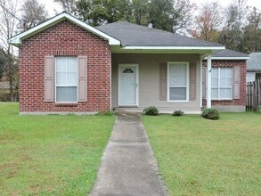 Building Photo - Great 3 Bedroom, 2 Bath Home - No Carpet