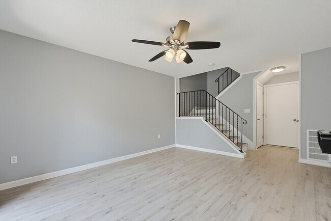 Building Photo - 167 Greenbrook Dr