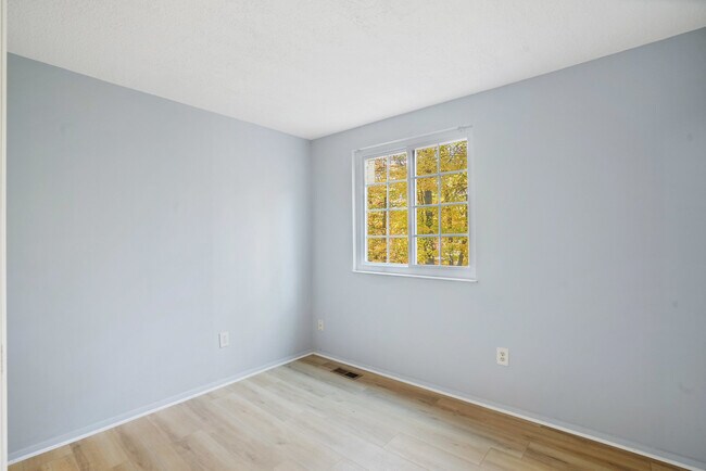 Building Photo - 8653 Bent Arrow Ct