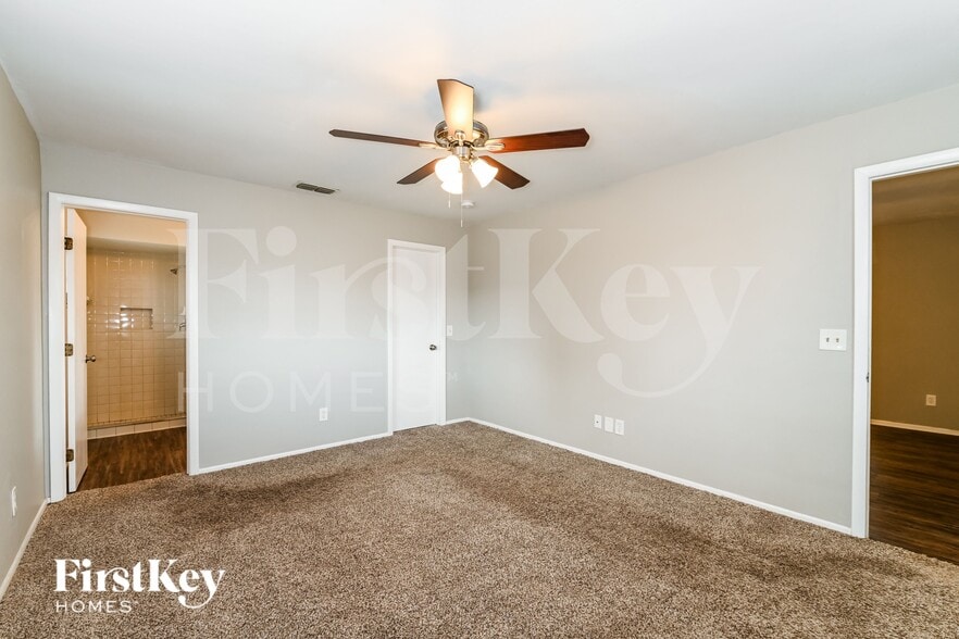 Building Photo - 2128 SE 3rd Terrace