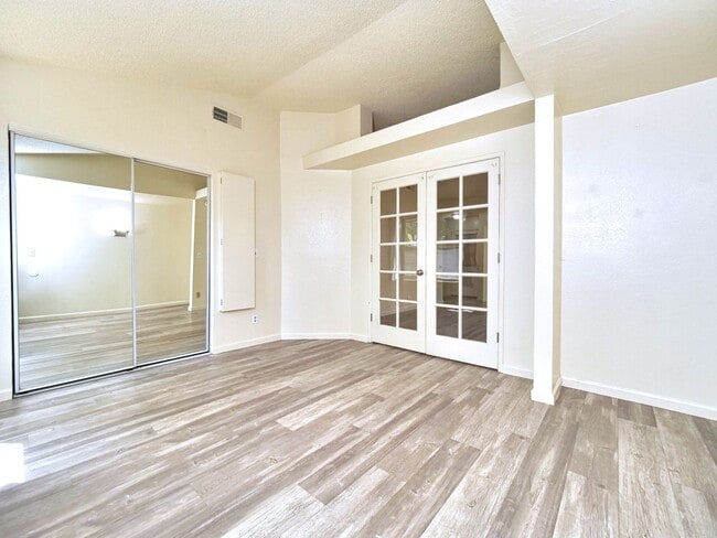 Building Photo - Cozy 2bed 1 bath South Natomas home availa...