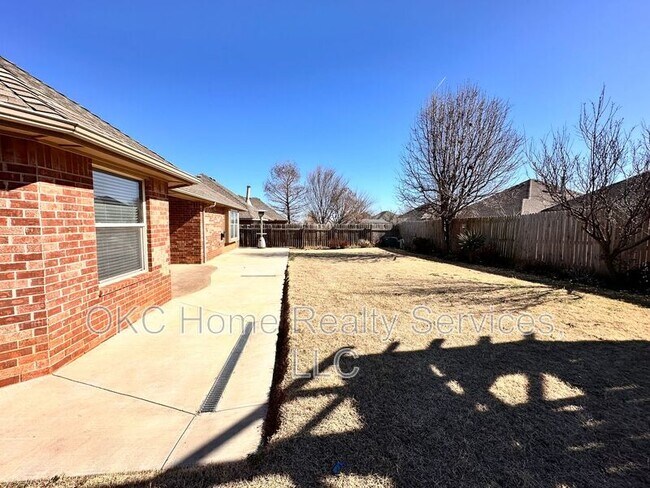 Building Photo - 13204 SW 2nd Terrace