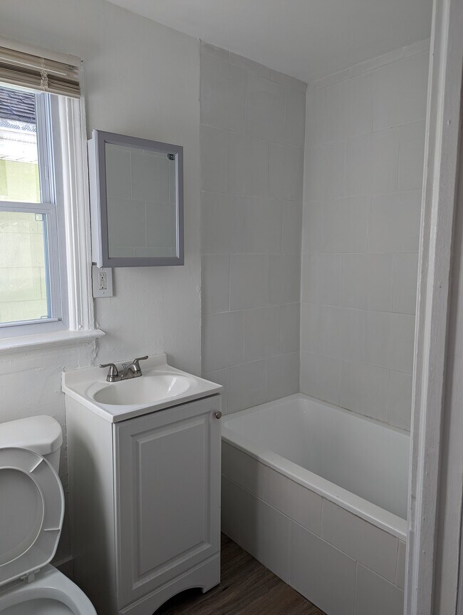 Building Photo - 64 Liberty St