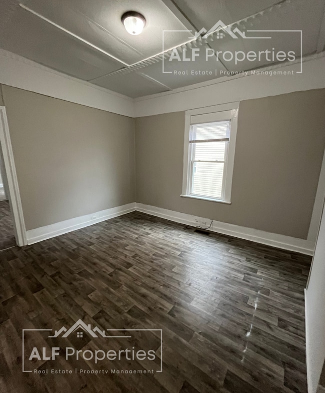 Building Photo - Charming 2-bedroom, 1-bath home in the Heart of Downtown