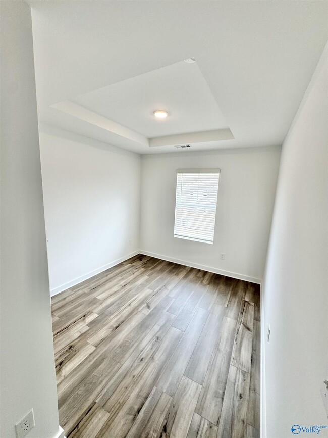 Building Photo - 7577 Discovery Pt Dr NW