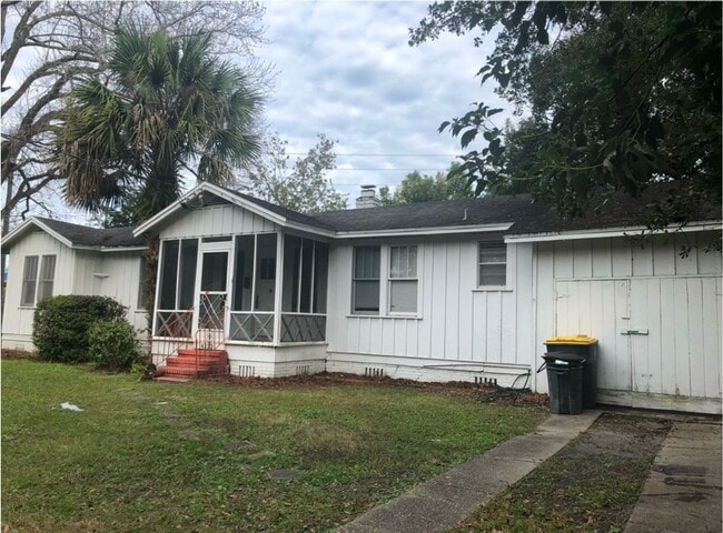 Building Photo - Home For Rent