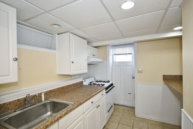 Building Photo - Triplex