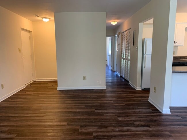 Building Photo - One-month FREE rent! Apply by 3/20/26.