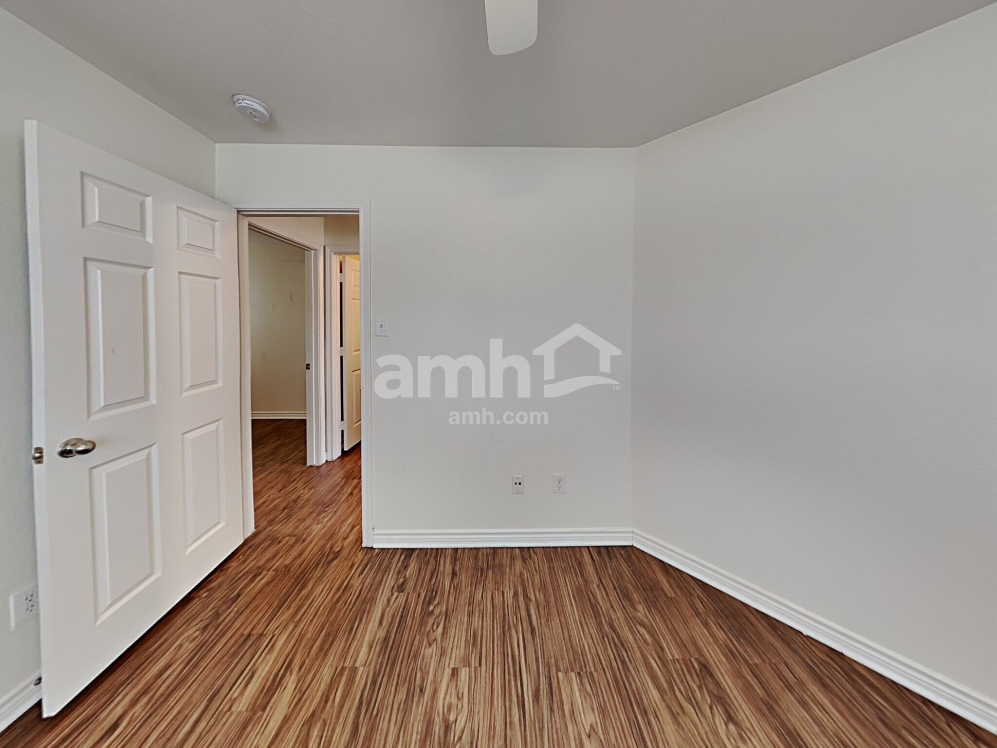 Building Photo - 9024 Eastwood Ave