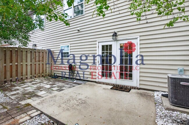 Building Photo - 3 bedroom, 2 1/2 bathroom Townhome in Richmond Hill