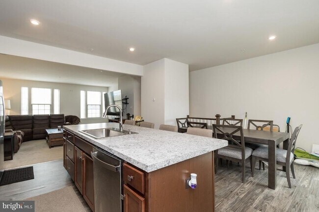 Building Photo - 10605 Brewerton Ln