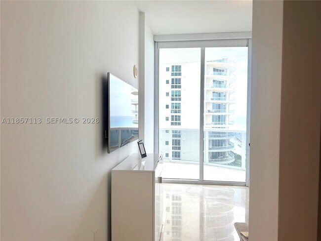 Building Photo - 16001 Collins Ave