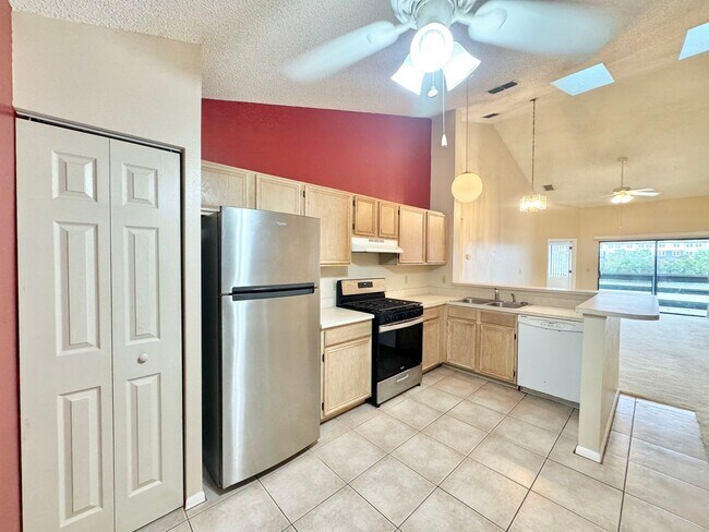 Building Photo - Winterset Condo