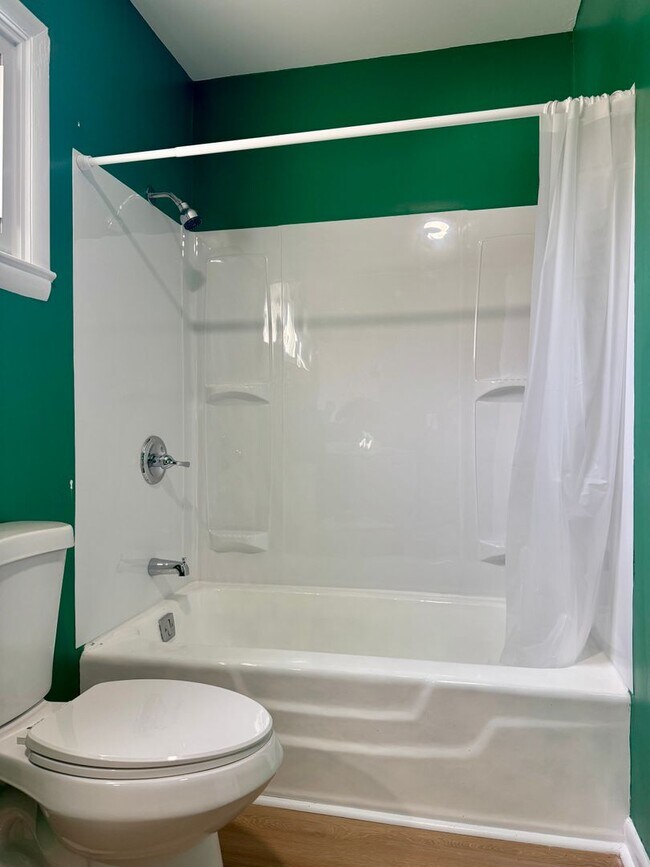 Building Photo - 32 Opal Rd