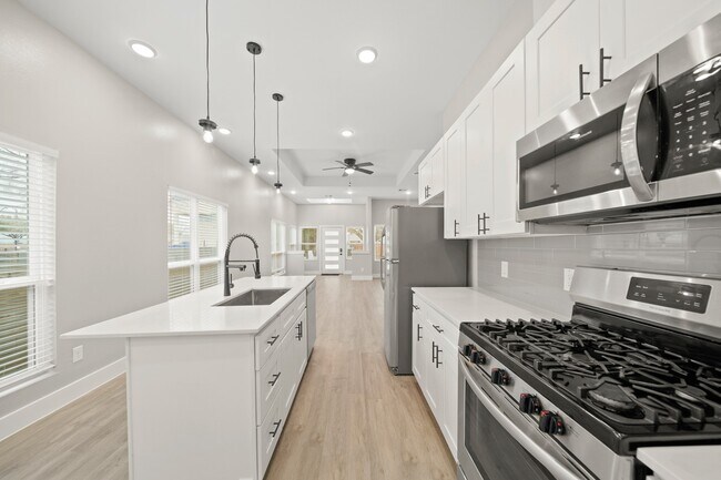 Building Photo - 507 Carl St