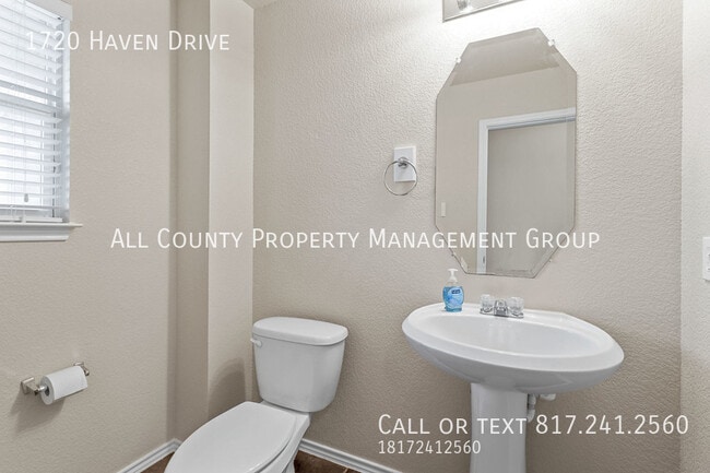 Building Photo - 1720 Haven Dr