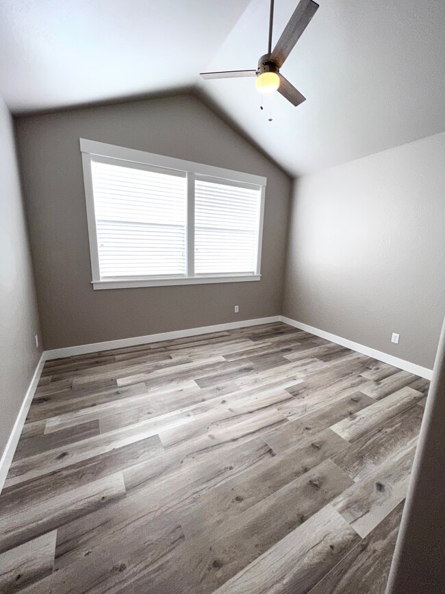 Building Photo - 3021 NW Mount Thielsen Dr