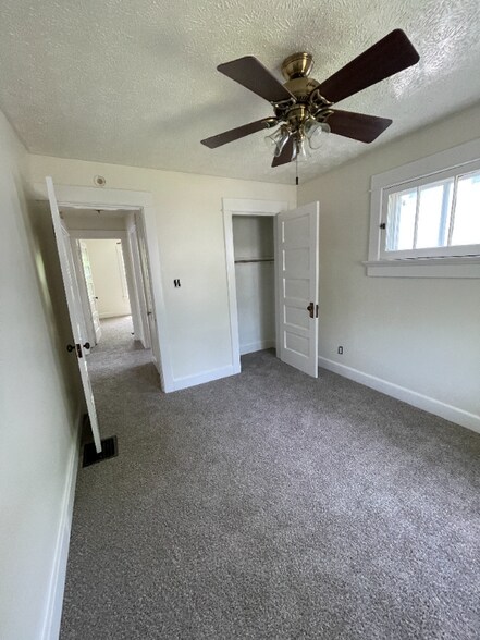 Building Photo - 1226 Edward Dr