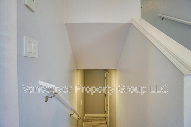 Building Photo - 5611 NE 48th Ave