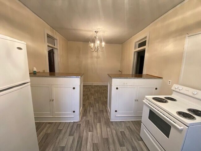 Building Photo - Two Bedroom Duplex in Downtown Woodruff!