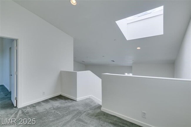 Building Photo - 255 Tower St
