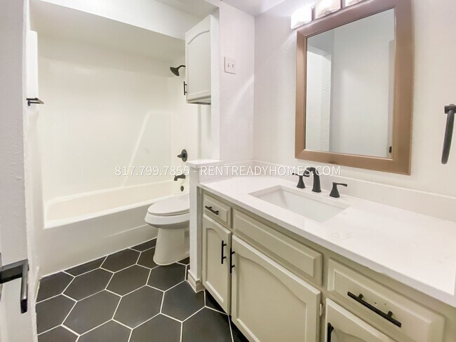 Building Photo - 203 W Shady Oaks Cir