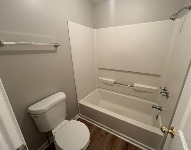 Building Photo - 462 Peachtree Ridge Dr NW