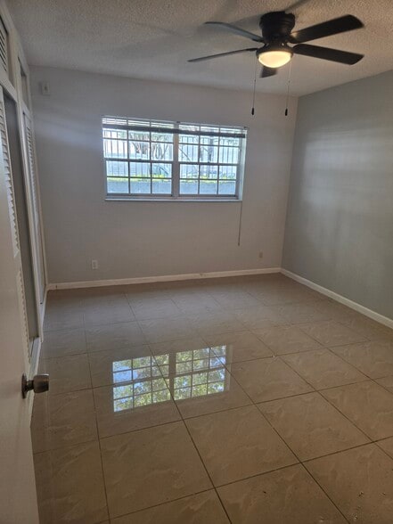 2ns bed - 490 SE 19th Ave