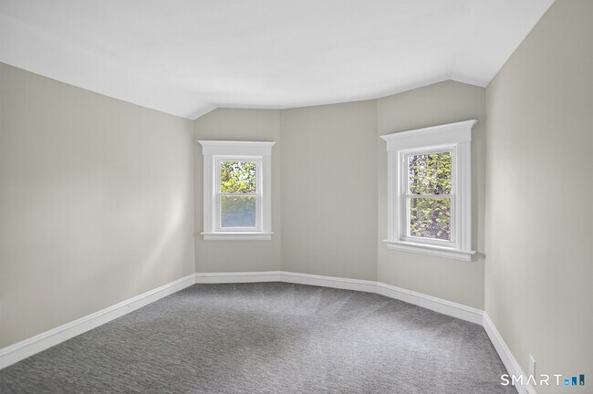 Building Photo - 95 Parrott Ave