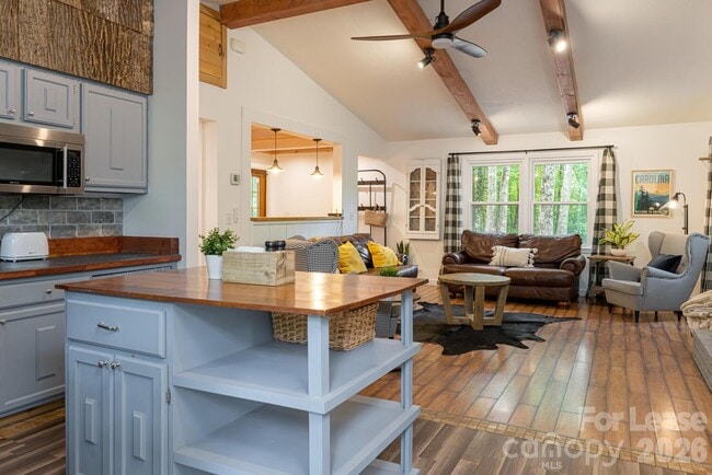 Building Photo - 260 Allison Hill Rd