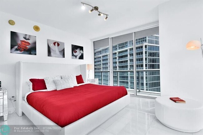 Building Photo - 475 Brickell Ave