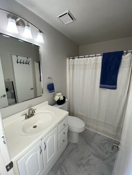 Building Photo - 809 Dora Ct
