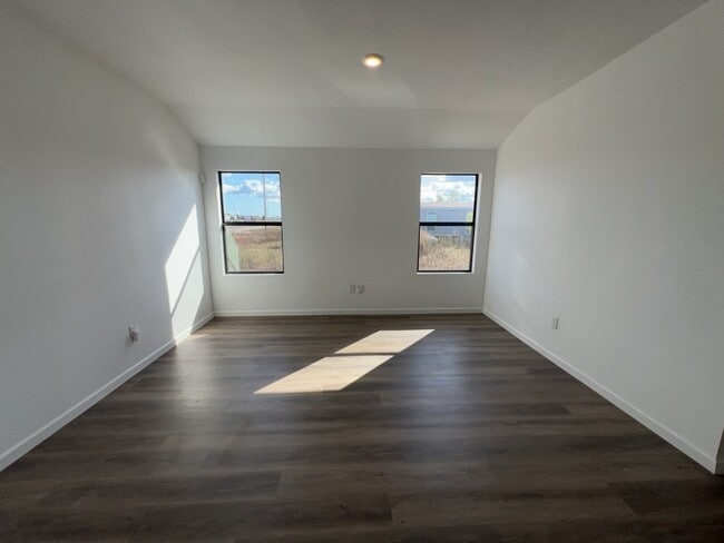 Building Photo - 695 Rd 5707