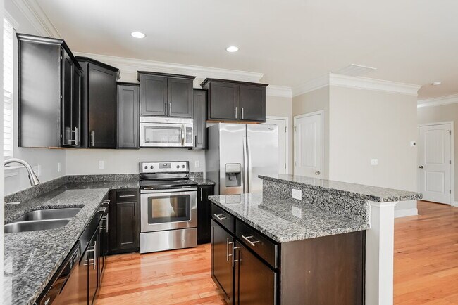 Building Photo - 170 Davelyn Ct