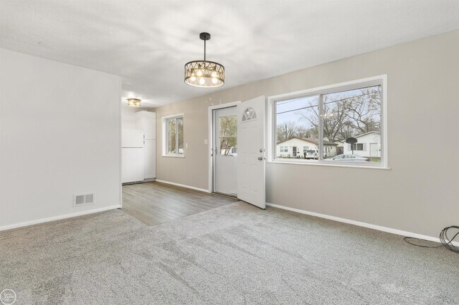 Building Photo - 946 Fairview Ave