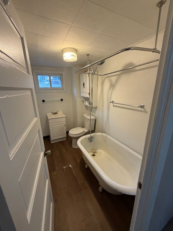 Building Photo - 20 N Pine St