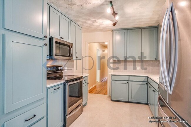 Building Photo - 1201 Ravenwood Dr