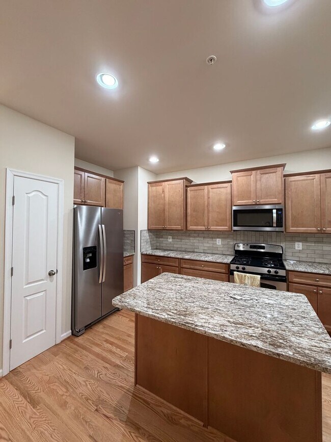 Building Photo - 7282 Mockingbird Cir