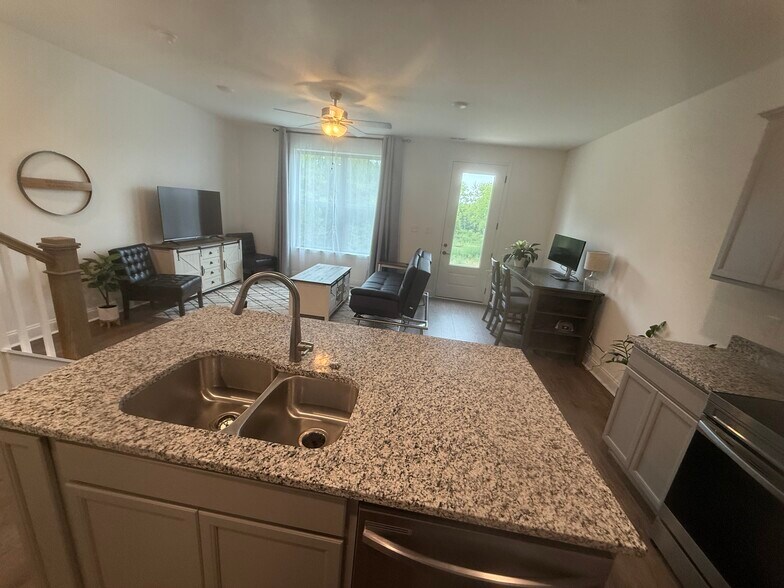 Spacious living room and kitchen - 1516 Mountain Quail Cir