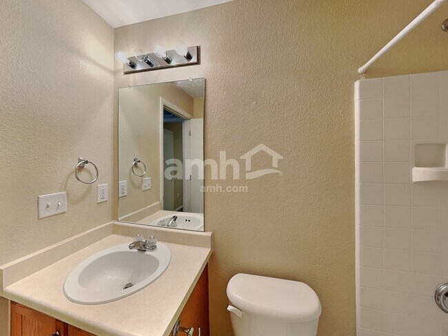 Building Photo - 2089 Quartz St