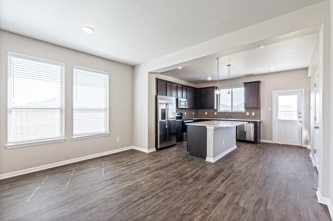 Building Photo - 1204 Grand Oak Trail