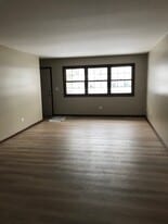 Building Photo - 654 Eletson Dr