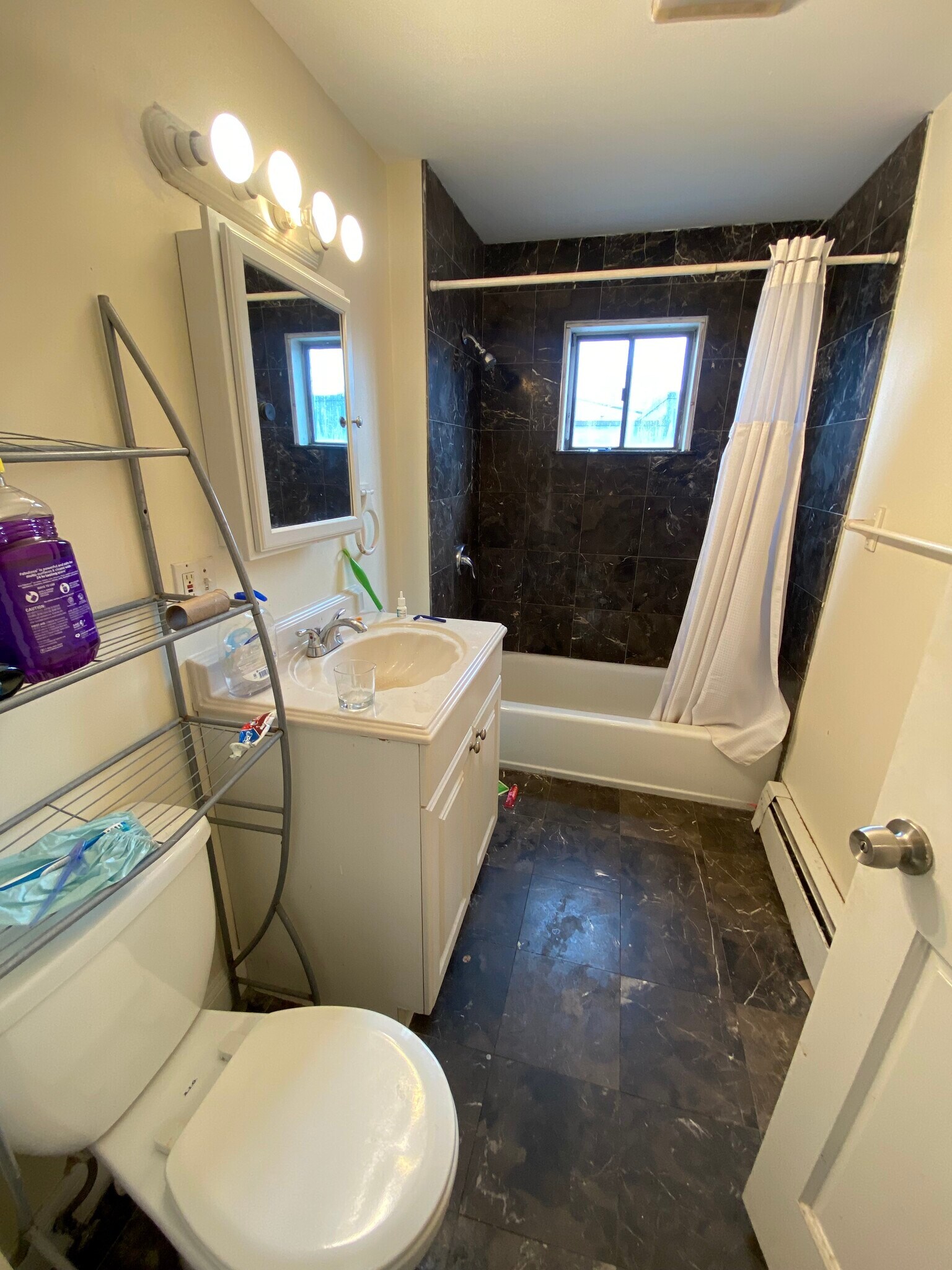 Building Photo - 72 Ashford St