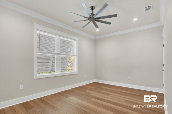 Building Photo - 27085 Park Dr
