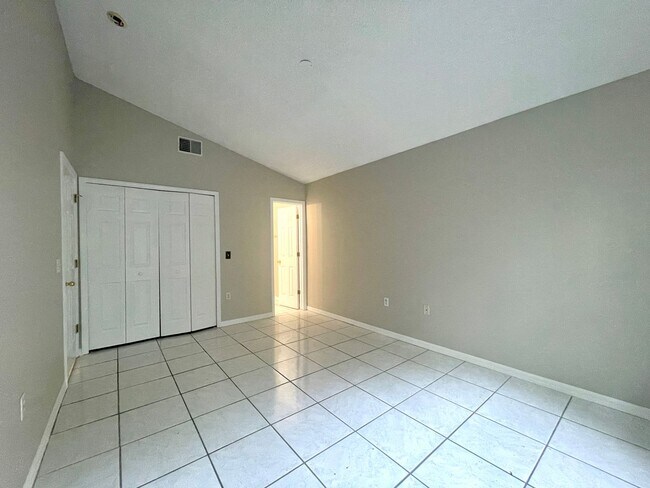 Building Photo - Charming 3-bed, 2-bath in Convenient Location