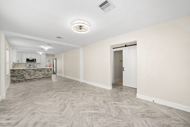 Building Photo - 803 E 29th St