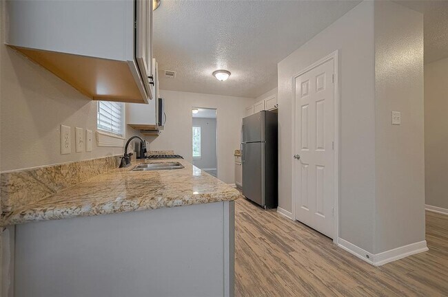 Building Photo - 5009 Willow Point Dr