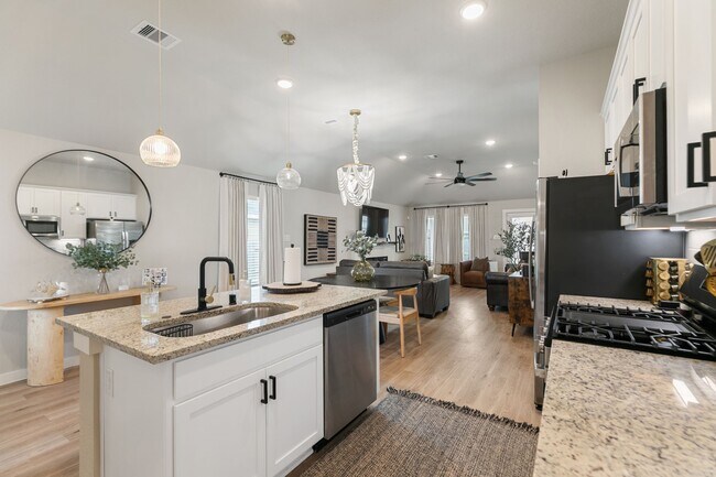 Building Photo - 4949 Perennial Ln