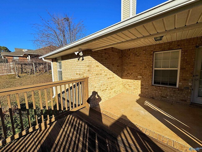 Building Photo - 101 Forest Glade Dr