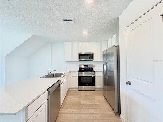 Building Photo - 836 Lynx St